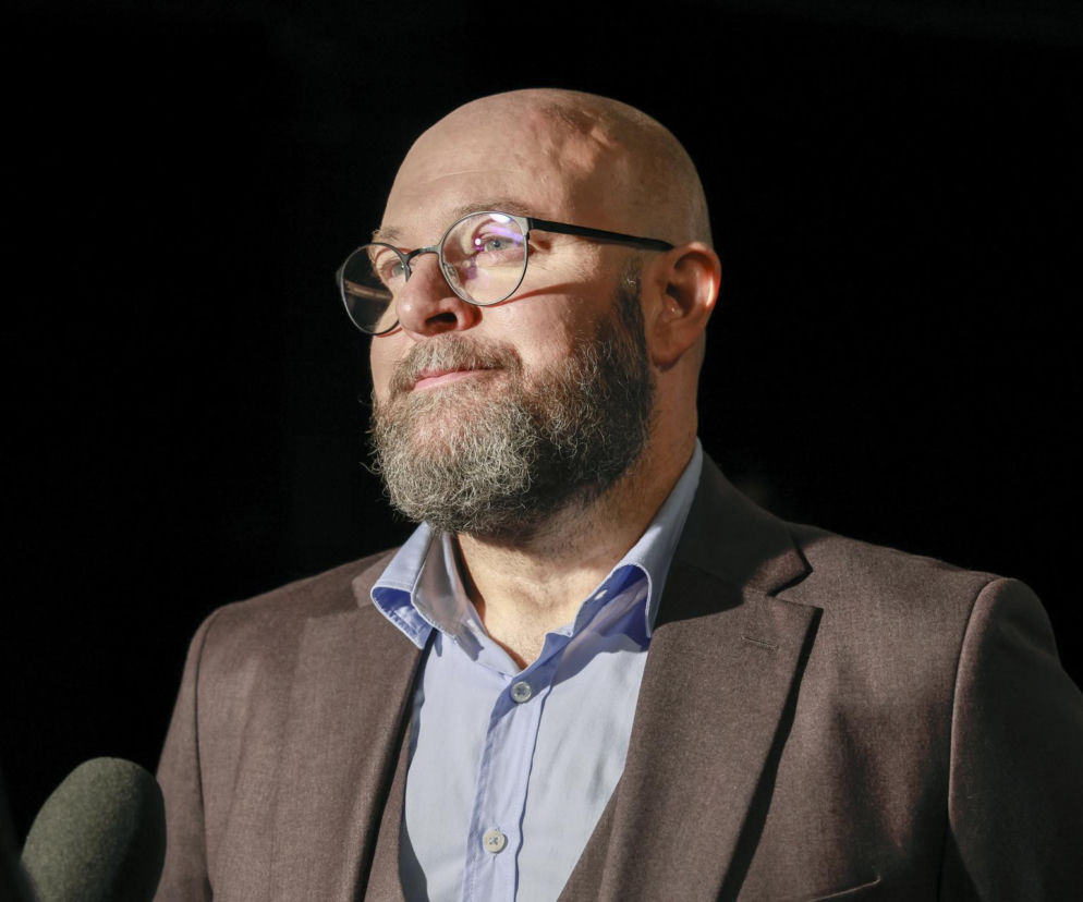 Od amanta z „Magdy M.” do twardziela z brodą. Tak przez lata zmieniał się Szymon Bobrowski