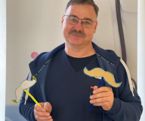 Movember w psychiatryku w Gdańsku. Dyrektorzy noszą wąsy od pacjentów