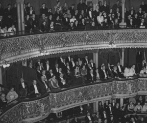 Blichtr, przepych i spektakle. Zobacz, jak wyglądało życie teatralne dawnej Warszawy [GALERIA]