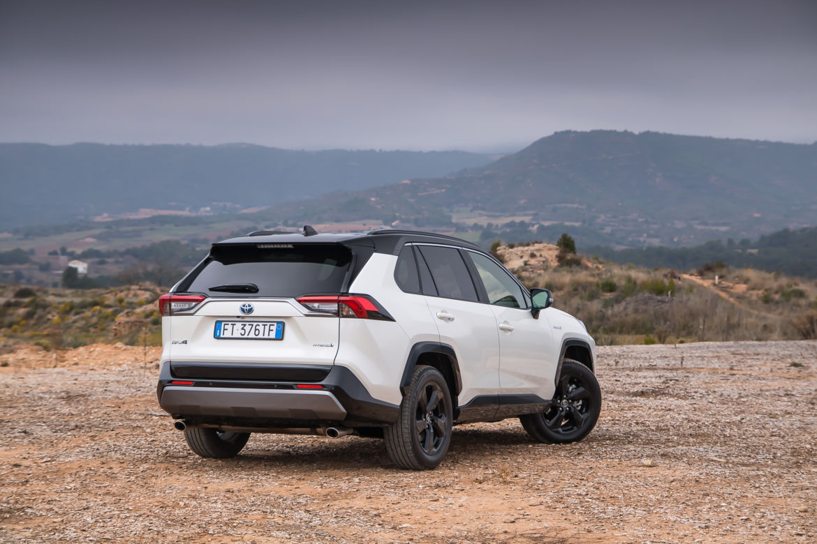 Toyota RAV4 2.5 Hybrid Dynamic Force 218 KM FWD e-CVT Selection