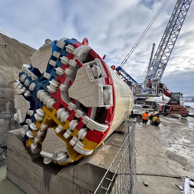 Mniejsza maszyna TBM już dotarła na plac budowy w Małopolsce