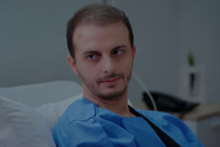 Dziedzictwo, odcinek 1020: Sinan nie wierzy w miłość Kivanca do Aynur. Podejrzewa, że jego rywal kocha inną kobietę