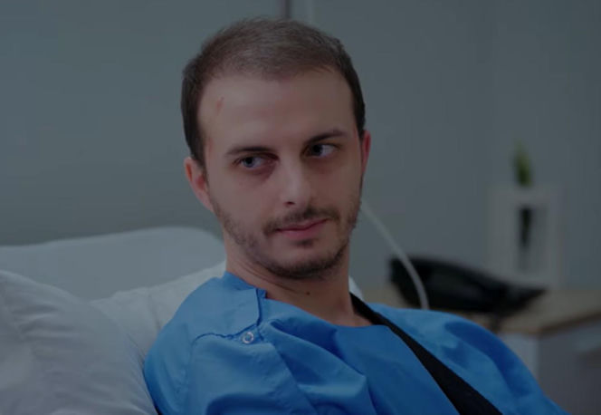 Dziedzictwo, odcinek 1020: Sinan nie wierzy w miłość Kivanca do Aynur. Podejrzewa, że jego rywal kocha inną kobietę