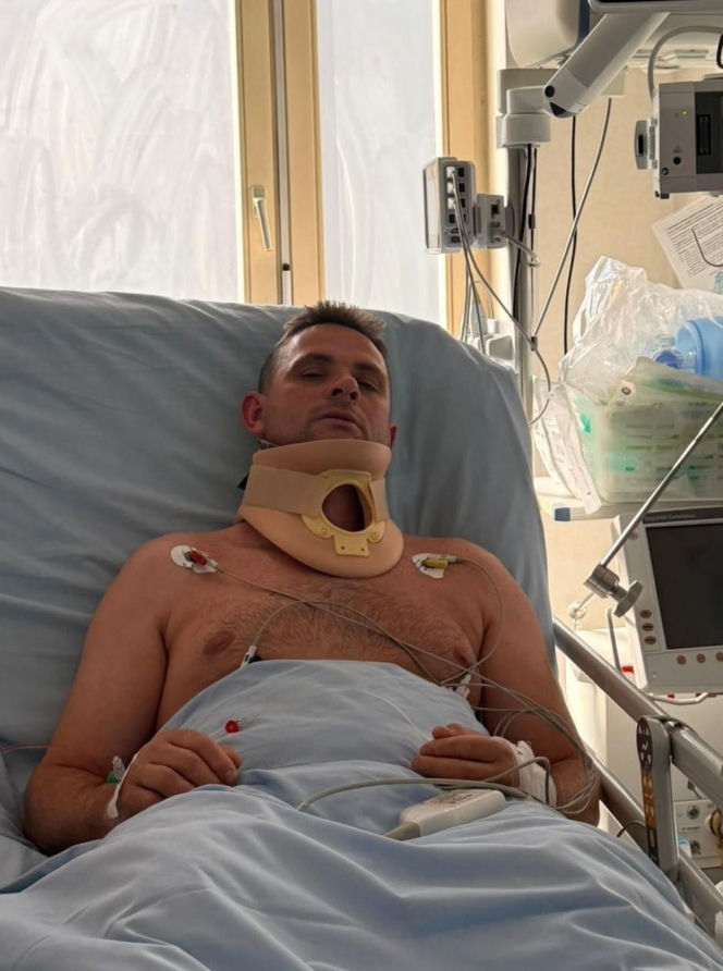 Sebastian ratował innych, teraz sam walczy o życie. Dramatyczny wypadek na spacerze z synem