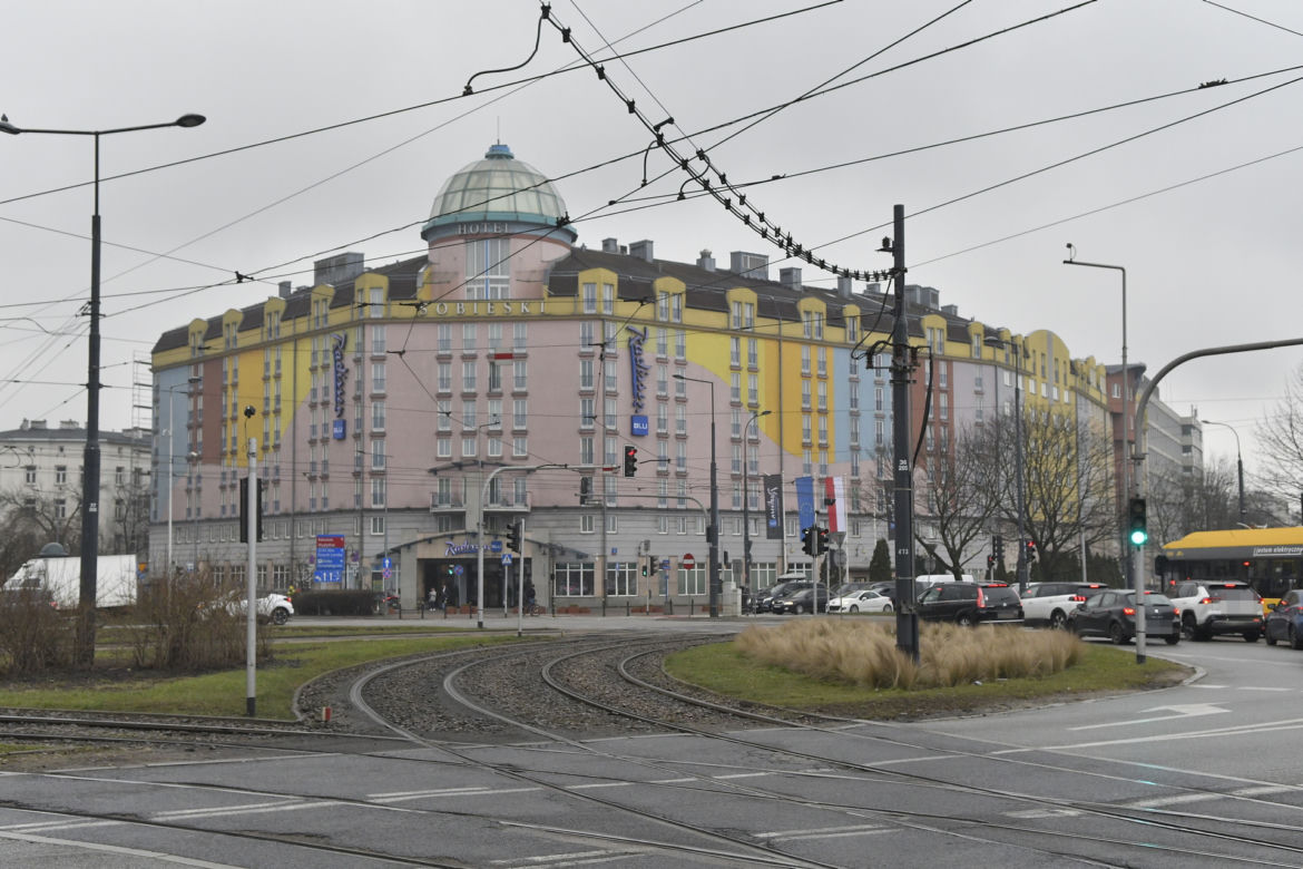 Awantura o hotel Sobieski! Chcą go pomalować na biało, konserwator zabytków protestuje