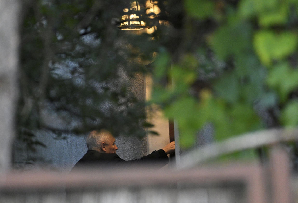 Jarosław Kaczyński w swoim domu na warszawskim Żoliborzu