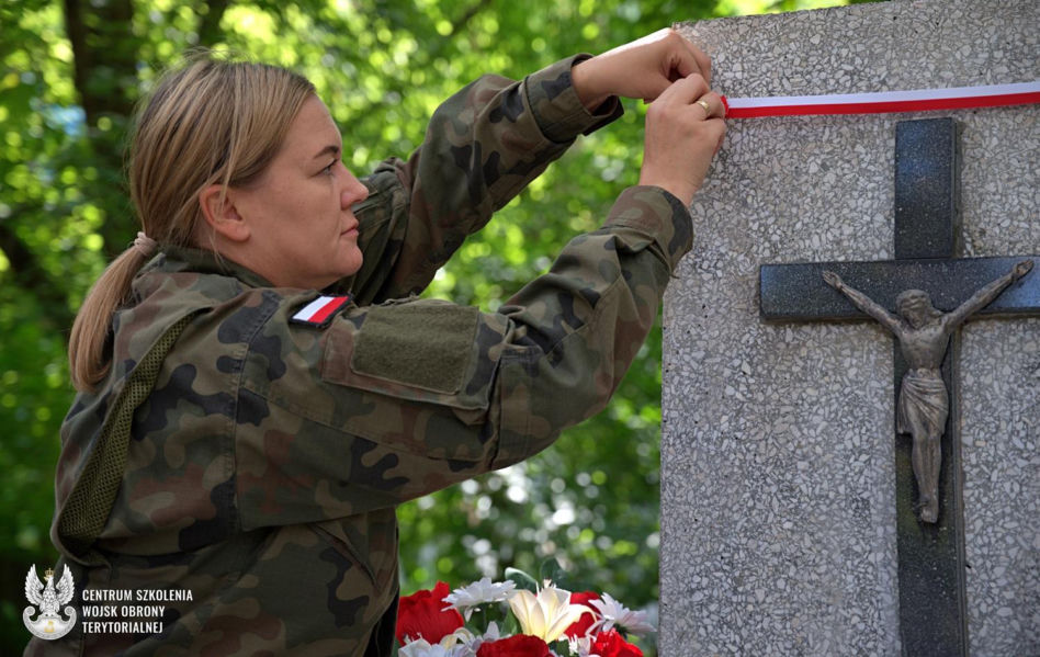 „Służba to także pamięć”. Terytorialsi o renowacji grobu bohatera wojny polsko-bolszewickiej