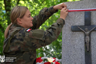 „Służba to także pamięć”. Terytorialsi o renowacji grobu bohatera wojny polsko-bolszewickiej