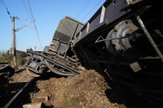 Katastrofa na stacji kolejowej! Pociąg uderzył w ludzi! 11 osób nie żyje!