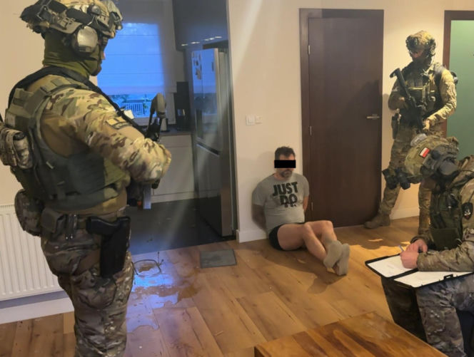 Wpuścili na rynek 7 ton narkotyków. Trzy areszty za przemyt gigantycznej ilości kokainy i ketaminy