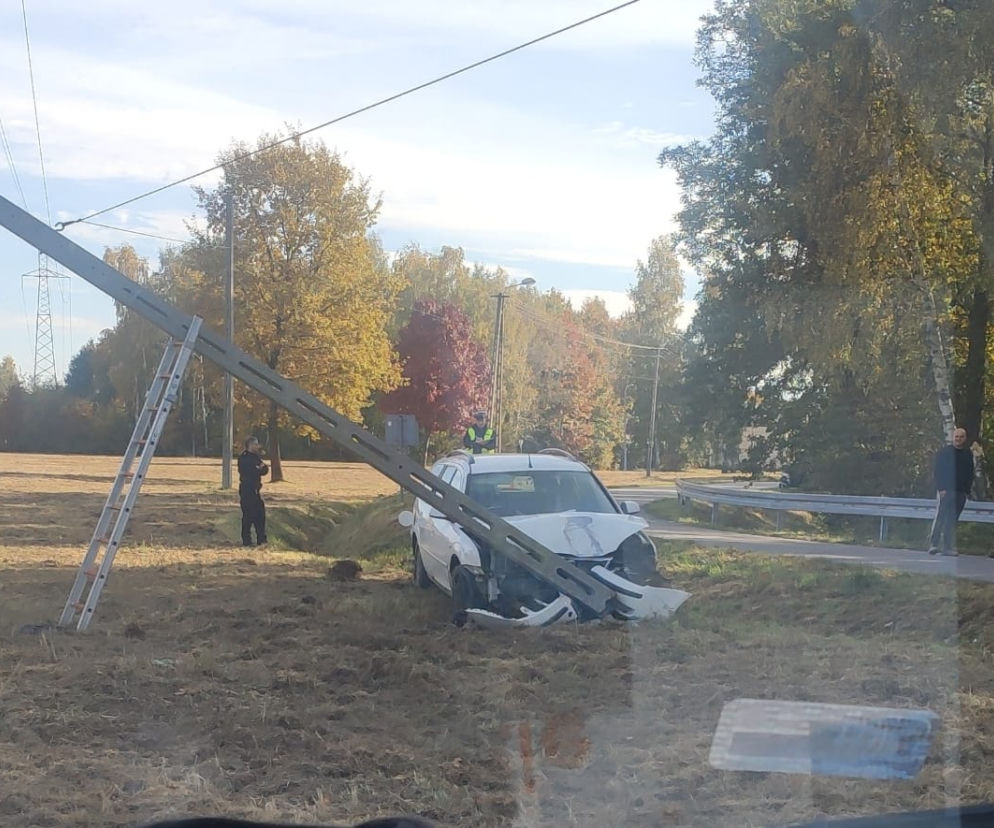 Pijany ściął słup i uciekł z miejsca wypadku