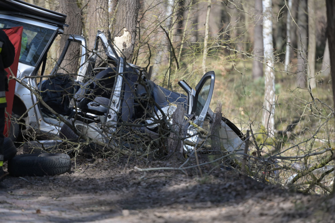 Koszmarny wypadek w Rulewie. Kierowca zginął w Poniedziałek Wielkanocny