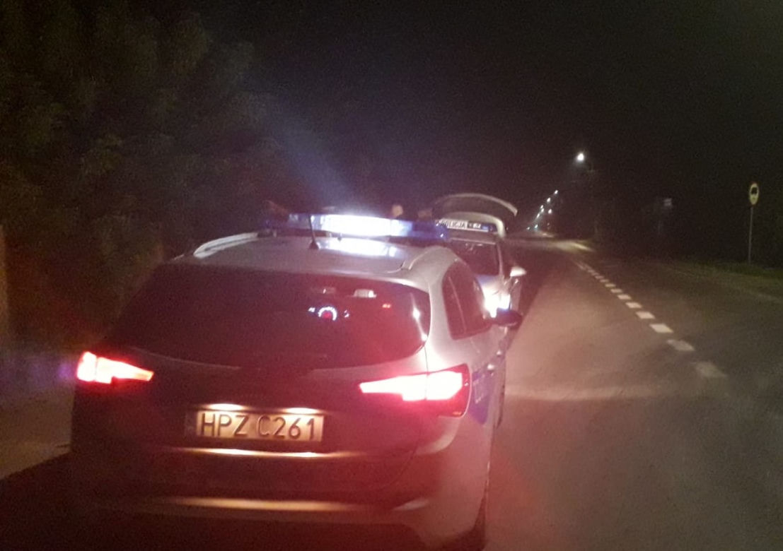 Wjechał z bramą na cudzą posesję. Rozwalił Nissanem Alfę Romeo