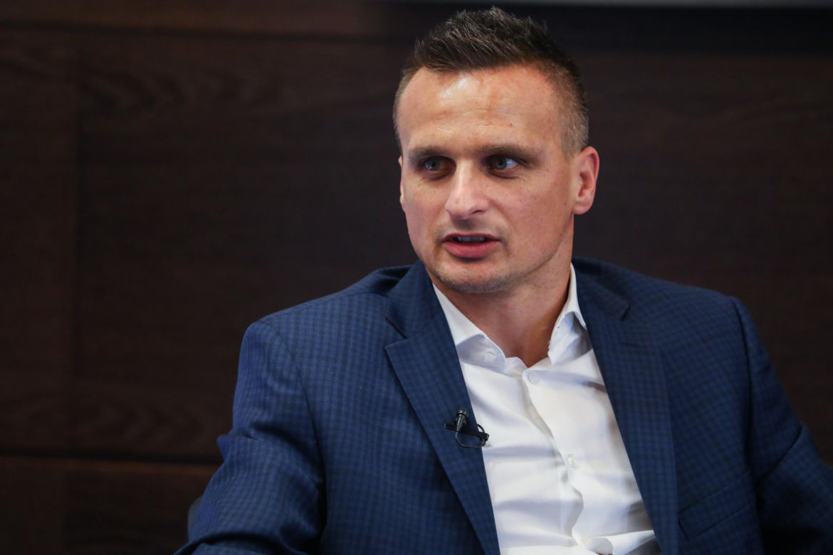 Sławomir Peszko prezentuje muskulaturę na katarskiej plaży
