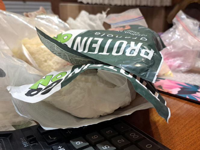 Syn ukrywał narkotyki u matki. Hurtowe ilości mefedronu i LSD trzymał w płatkach śniadaniowych