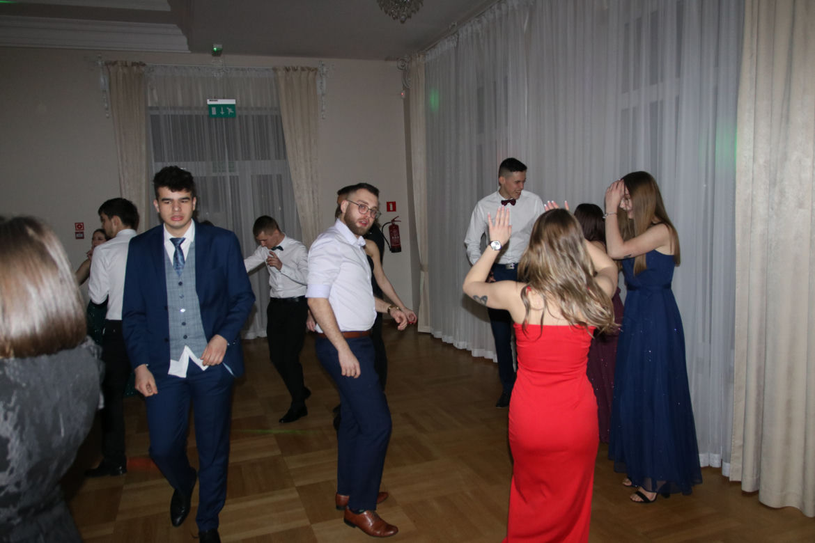 Zabawa studniówkowa Technikum nr 10 w Rzeszowie. Tak bawili się tegoroczni maturzyści [GALERIA]