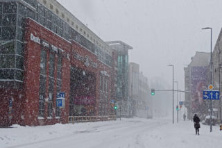 Atak zimy na wybrzeżu. Burze śnieżne, zasypane drogi i alerty IMGW