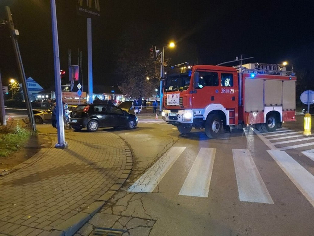 Samochód uderzył w pieszych. Dramatyczny wypadek w Tarnowie