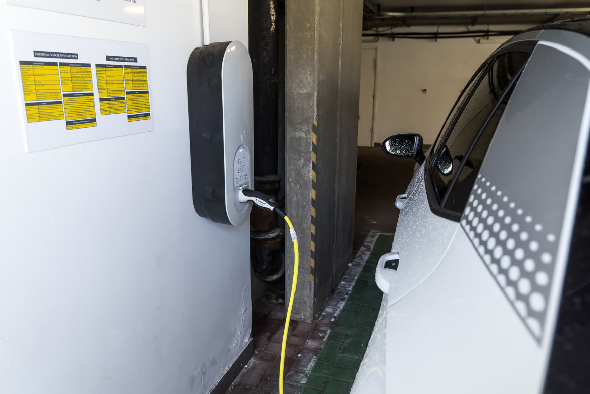 Samochód elektryczny, ładowanie samochodu