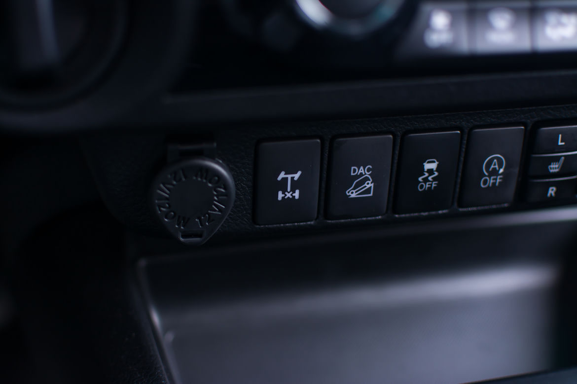 Toyota Hilux 2.4 D-4D 150 KM 4x4 AT6 Selection 50