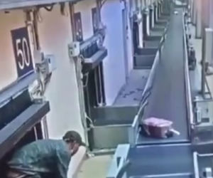Spóźnił się na samolot do Rzeszowa. Wszedł na taśmę bagażową jak Bruce Willis