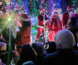 Mikołaje na rowerach wkręciły Łomżę w świąteczny klimat!