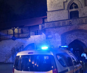 Kobieta pobita i spryskana gazem na rynku w Krakowie. Miała rozerwane ucho