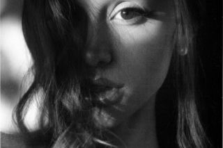 Ariana Grande wydała swoją ósmą płytę petal. Na trackliście m.in. hit hate that i made you love me