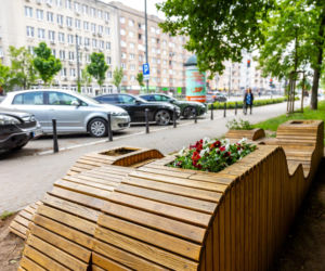 Parklet na skwerze Stanisława Broniewskiego „Orszy” w Warszawie