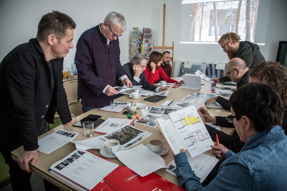 Obrady jury, Życie w Architekturze