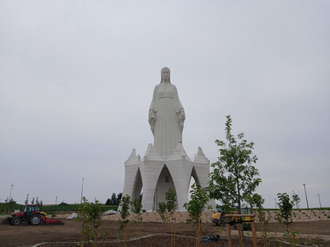 Gigantyczna figura prawie gotowy! 55-metrowa Maryja już przyciąga tłumy. "Robi wrażenie"