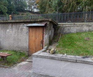 Relikwie schowane przy miotłach