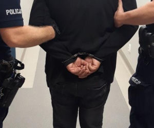 Śledził i okradł starszą kobietę