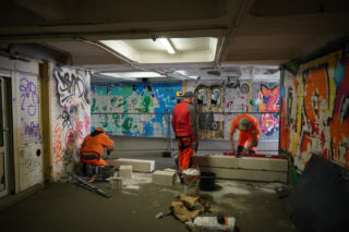 Koniec koszmaru na Targowej. Służby zamurowały owiane złą sławą przejście podziemne