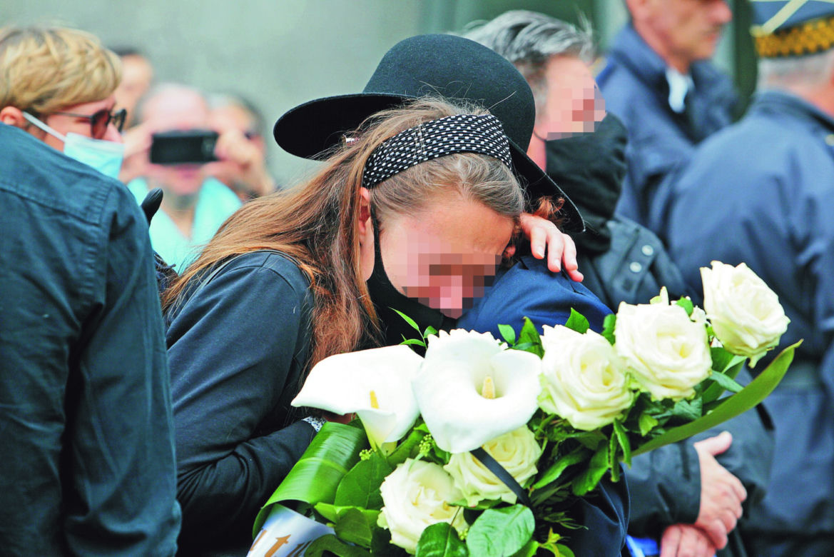 Córka Jarosława Zielińskiego trzymała się oddzielnie. Szła na końcu konduktu. Jej szloch wprost rozdzierał serce
