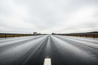 Pijany kierowca Jaguara. Kto powstrzymał absurdalną jazdę po DK 90?