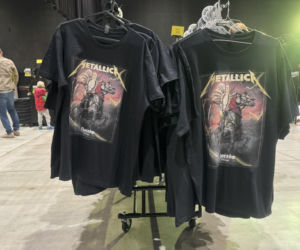 Gadżety w oficjalnym sklepie Metalliki w Katowicach