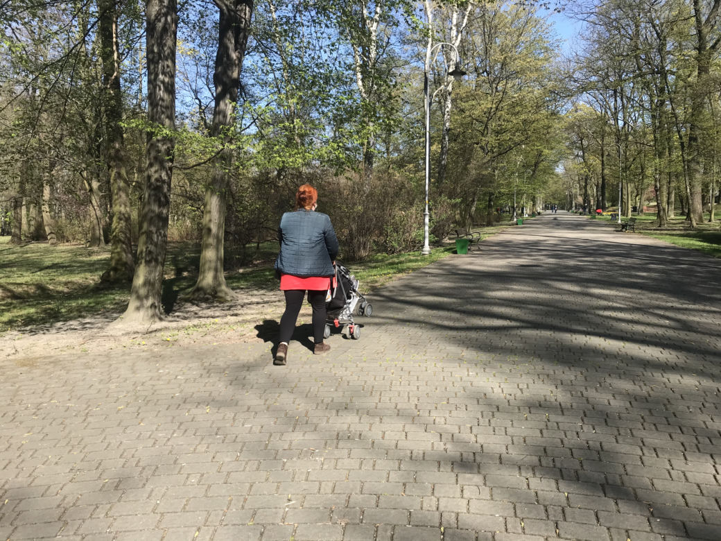 Katowice: Tłumy w Parku Kościuszki. Mieszkańcy ruszyli na spacery