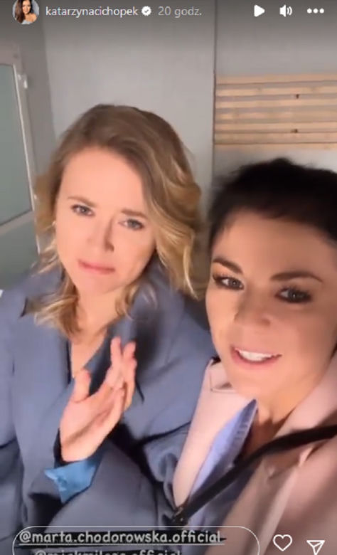M jak miłość na planie. Julia (Marta Chodorowska), Kinga (Katarzyna Cichopek)