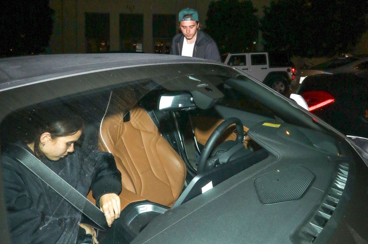 Brooklyn Beckham i Hana Cross