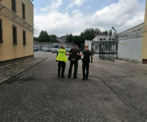 Piotrków Trybunalski: Szajka złodziei w sortowni firmy kurierskiej. Pracownicy kradli przesyłki