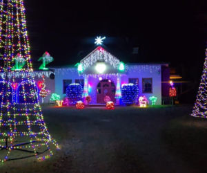 Magia Świąt w Świętokrzyskiem. Gdzie szukać najpiękniej oświetlonych domów? Rzepin i gmina Pawłów skradły show!