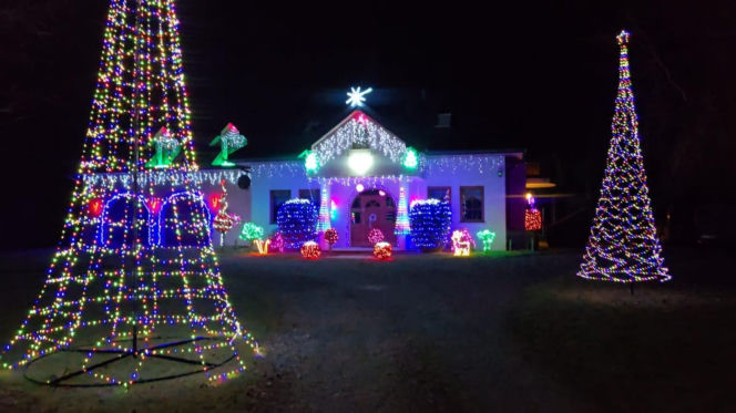 Magia Świąt w Świętokrzyskiem. Gdzie szukać najpiękniej oświetlonych domów? Rzepin i gmina Pawłów skradły show!