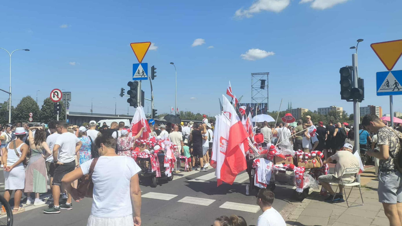 Tłumy na defiladzie wojskowej w Warszawie