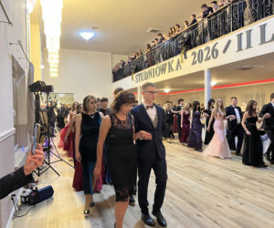 Studniówka pełna blasku i emocji! Tak bawili się maturzyści II LO w Bydgoszczy [ZDJĘCIA]