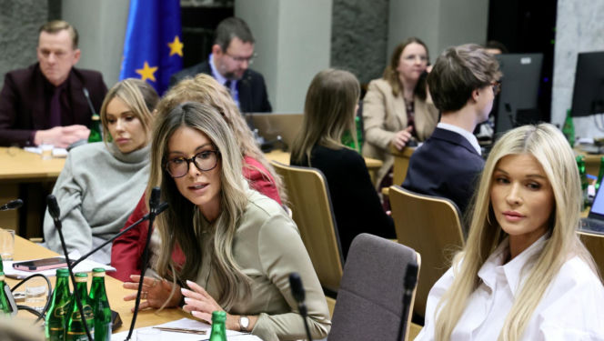 Doda, Małgorzata Rozenek-Majdan i Joanna Krupa w Sejmie