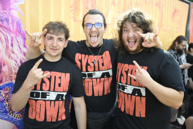 Fani i fanki czekają na System of a Down i Queens of the Stone Age! Zobacz zdjęcia spod PGE Narodowego