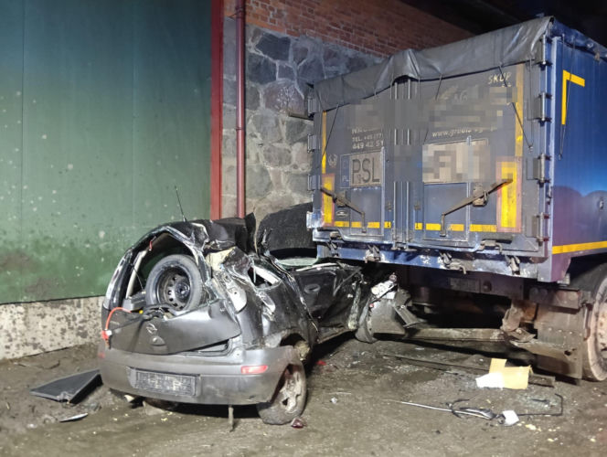 Tragiczny wypadek pod Wągrowcem. Młody kierowca nie miał szans! [ZDJĘCIA]