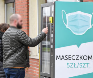 W Toruniu uruchomiono pierwsze maseczkomaty