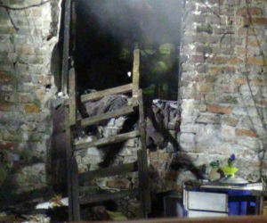 Pożar budynku na Żoliborzu. Strażacy wynieśli dwie osoby